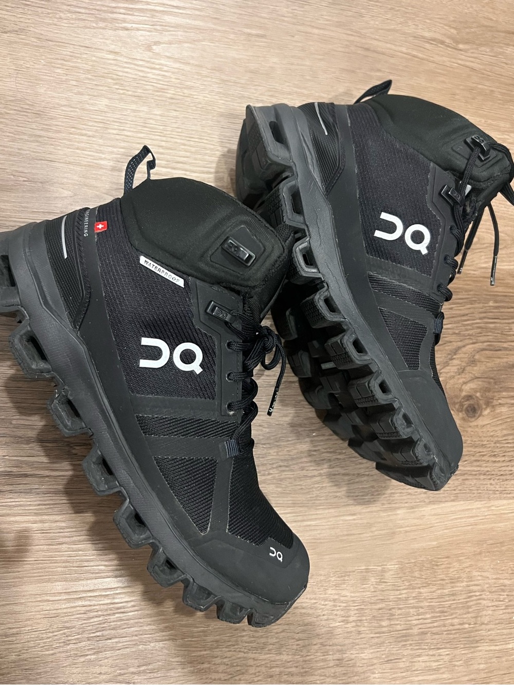 On Cloud women’s shoes W7